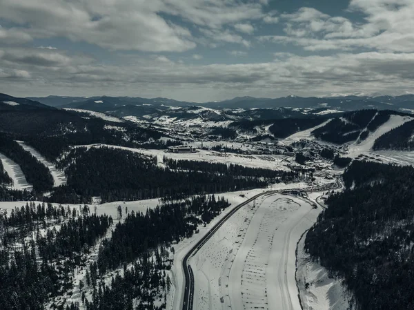 Bella Aerea Drone Paesaggio Foto Montagne Fredda Giornata Nevosa Destinazione — Foto Stock