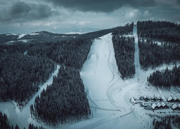 Piękny Drone Lotnicze Zdjęcie Krajobraz Gór Zimny Dzień Snowy Celem — Zdjęcie stockowe