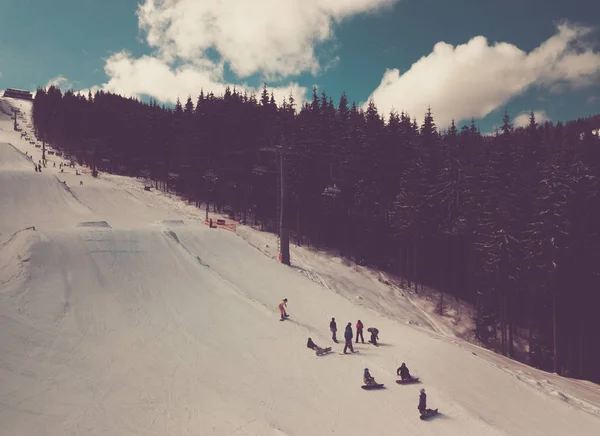 Bukovel Ucrânia Março 2018 Bela Natureza Dia Frio Inverno Parque — Fotografia de Stock