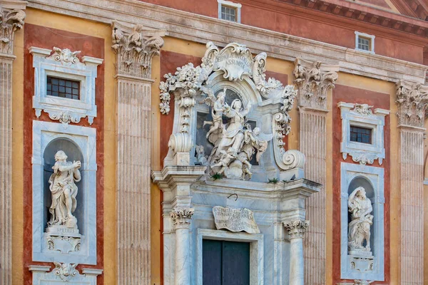 Facciata Della Chiesa Santa Maria Assunta Una Collina Che Domina — Foto Stock