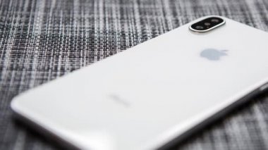 Mariupol, Ukrayna-30 Ekim, 2017: yeni Iphone X akıllı telefon yakın yukarı. En son Apple IPhone 10 cep telefonu modeli.