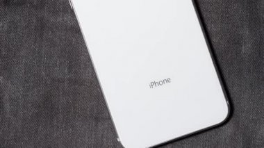 Mariupol, Ukrayna-30 Ekim, 2017: yeni Iphone X akıllı telefon yakın yukarı. En son Apple IPhone 10 cep telefonu modeli.