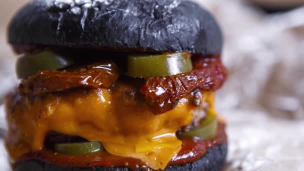 Nagy Ízletes Burger Természetes Sonka Húst Steak Friss Zöldségek — Stock videók