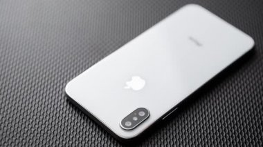 Mariupol, Ukrayna-30 Ekim, 2017: yeni Iphone X akıllı telefon yakın yukarı. En son Apple IPhone 10 cep telefonu modeli.