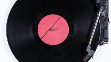 Siyah analog vinil plak disk turntable oyuncu için müzik ile. Vintage hifi eski okul ses ekipmanları için müzik aşığı, ses meraklısı ve yenilikçi.