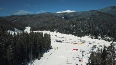 Bukovel 'de drone videosu. Karpat Dağları