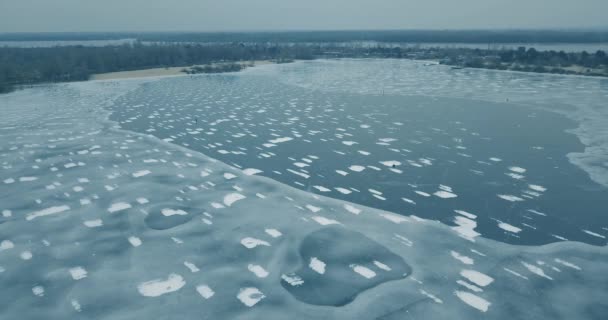 Vzdušná Fotka Zamrzlé Řeky Dnieper Kyjevě Kvadrocopter Režie Zasněžené Zimní — Stock video