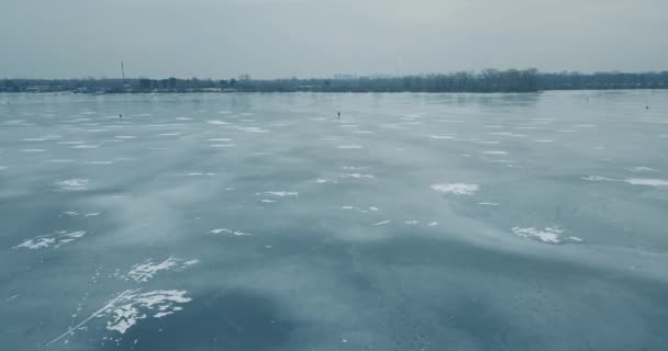 Vzdušná Fotka Zamrzlé Řeky Dnieper Kyjevě Kvadrocopter Režie Zasněžené Zimní — Stock video