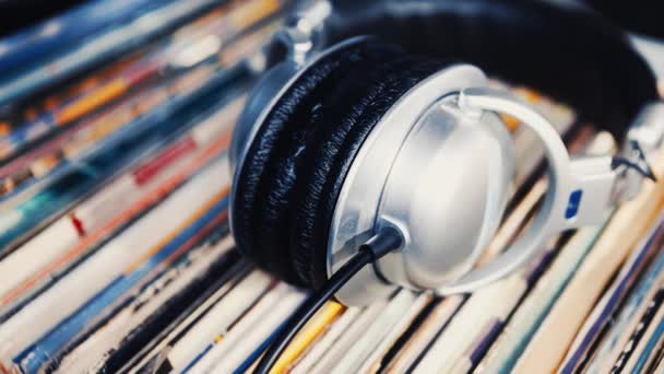 Vinil Kayıt Kulaklık Görüntüleri Disk Jokey Ses Meraklısı Müzik Sever — Stok video
