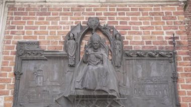 Krakow, Polonya - 23 Nisan 2019: Papa John Paul Anıtı (Janowi Pawowi Ii) Krakow şehrinin dış cephesinde Karol Jozef Wojtyla olarak doğdu
