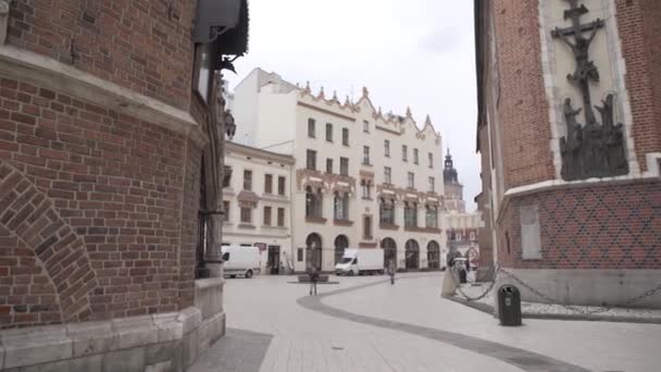 Krakau Polen April 2019 Kreuzigungsdenkmal Der Fassade Der Katholischen Kirche — Stockvideo