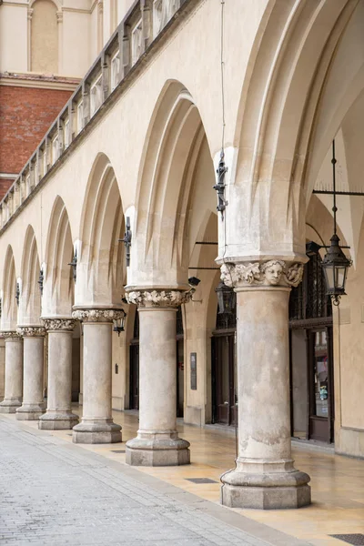 Columnas en el centro de la ciudad de Cracovia —  Fotos de Stock