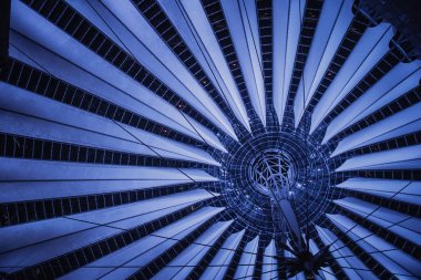 Sony Center berlin'de gece