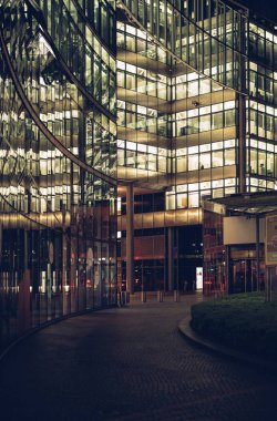 Sony Center berlin'de gece