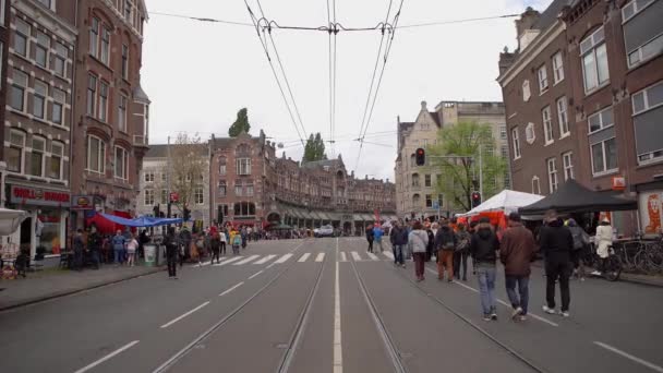 Amsterdam Niederlande April 2019 Menschen Feiern Den Alljährlichen Königstag Holländisch — Stockvideo
