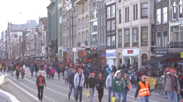 Amsterdão Países Baixos Abril 2019 Pessoas Comemorando Dia Rei Anual — Vídeo de Stock