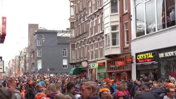 Amsterdão Países Baixos Abril 2019 Pessoas Comemorando Dia Rei Anual — Vídeo de Stock