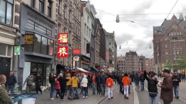 Amsterdão Países Baixos Abril 2019 Rua Cidade Com Muitas Pessoas — Vídeo de Stock
