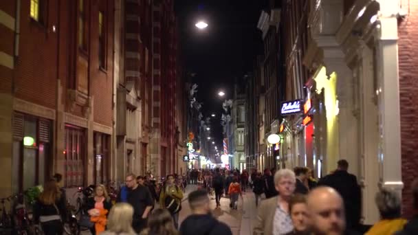 Amsterdão Países Baixos Abril 2019 Grande Grupo Pessoas Caminhando Centro — Vídeo de Stock