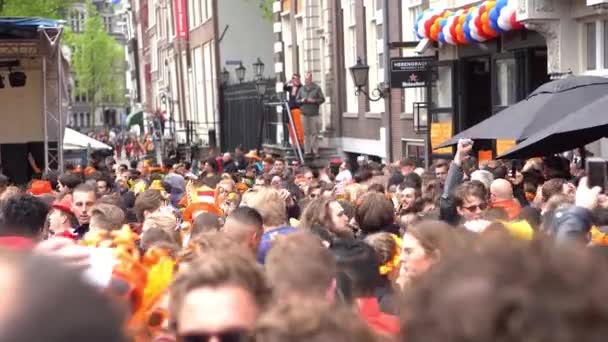 Amsterdão Países Baixos Abril 2019 Pessoas Comemorando Dia Rei Anual — Vídeo de Stock