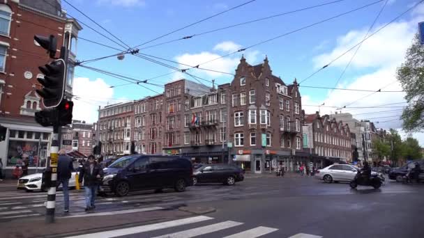 Amsterdão Países Baixos Abril 2019 Belas Casas Antigas Holandesas Carros — Vídeo de Stock