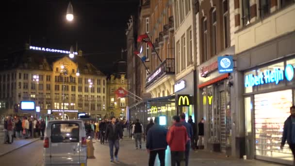 Amsterdam Países Bajos Abril 2019 Gran Grupo Personas Caminando Centro — Vídeos de Stock