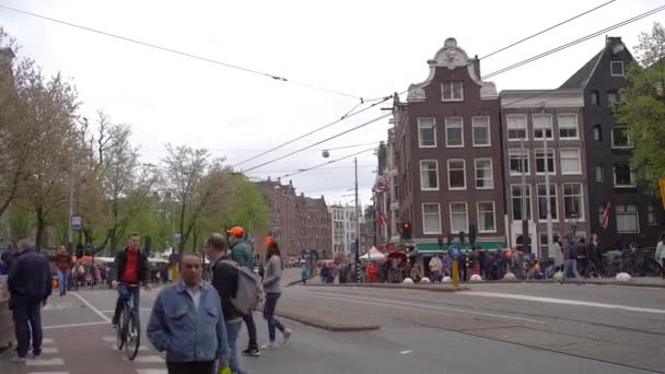 Amsterdão Países Baixos Abril 2019 Rua Cidade Com Casas Antigas — Vídeo de Stock