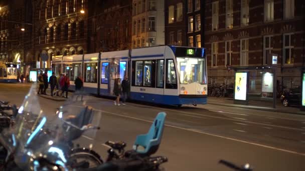 Amsterdam Nizozemsko Dubna 2019 Moderní Elektrická Tramvaj Kolejích Centru Města — Stock video