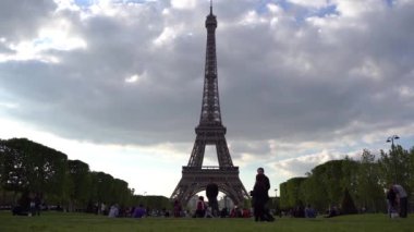 Paris, Fransa'nın güzel manzarası. Eyfel Kulesi