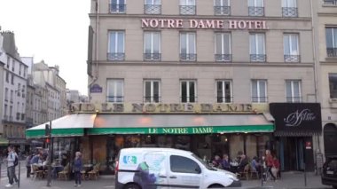 Fransa, Paris 'te şehir caddesi