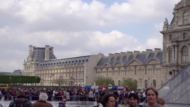 Paříž Francie Dubna 2019 Nejslavnější Francouzský Orientační Bod Muzeum Louvre — Stock video