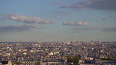 Paris,Fransa-30 Nisan,2019:Paris panoramik görüntüleri. Paris'te güzel gün batımı,Monmartre Hill.Fransız Cumhuriyeti kültür turizmi için popüler seyahat hedef görünümü.Mon Martre de görünümü keyfini çıkarın