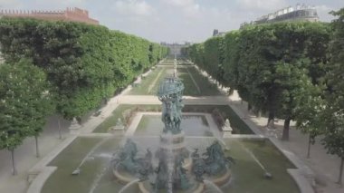 Paris,Fransa-30 Nisan,2019: Marco Polo Garden'ın Avenue de lobservatoire üzerinde havadan drone videosu,Paris'in merkezindeki Port Royal & Luxembourg Garden arasında.Fransa'nın başkenti popüler turistik yer 