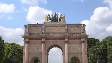 Paris,Fransa-30 Nisan,2019: Paris'in merkezinde Zafer Takı.Fransız simgelerinin en ünlülerinden biri. Avrupa'da kültür turizmi için Fransız Republic.Travel hedef popüler turistik gezi