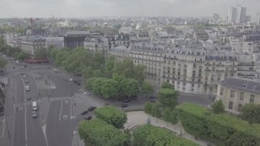 Paris,Fransa-30 Nisan,2019:Paris.Video merkezinin havadan çekilen drone görüntüleri, Fransız başkentini düşük kontrastlı düz kütük renklerde yukarıdan gösteren fyling kameraile çekildi. Popüler turistik yer