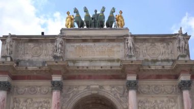 Paris,Fransa-30 Nisan,2019: Paris'in merkezinde Zafer Takı.Fransız simgelerinin en ünlülerinden biri. Avrupa'da kültür turizmi için Fransız Republic.Travel hedef popüler turistik gezi