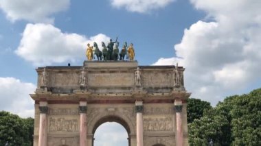 Paris,Fransa-30 Nisan,2019: Paris'in merkezinde Zafer Takı.Fransız simgelerinin en ünlülerinden biri. Avrupa'da kültür turizmi için Fransız Republic.Travel hedef popüler turistik gezi