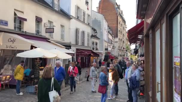 Párizs Franciaország Április 2019 Turisták Járkálni Híres Monmartre Hill Naplementekor — Stock videók