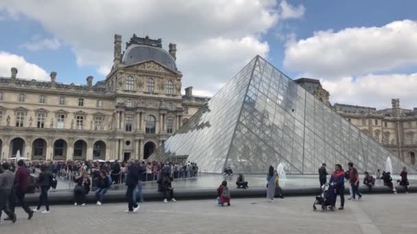 Parijs Frankrijk April 2019 Beroemdste Franse Bezienswaardigheid Louvre Museum Beelden — Stockvideo