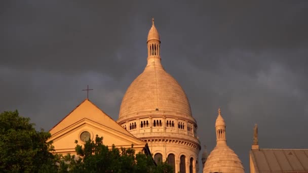 Paris France April 2019 Schöne Monmartre Kirche Bei Sonnenuntergang Footage — Stockvideo