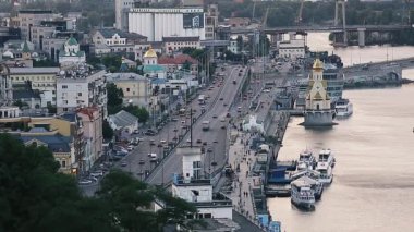 Kiev, Ukrayna : Kiev'in merkezinde ki Podil ilçesi. Gün batımında güzel panorama manzara