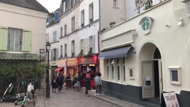 Párizs Franciaország Április 2019 Turisták Járkálni Híres Monmartre Hill Naplementekor — Stock videók