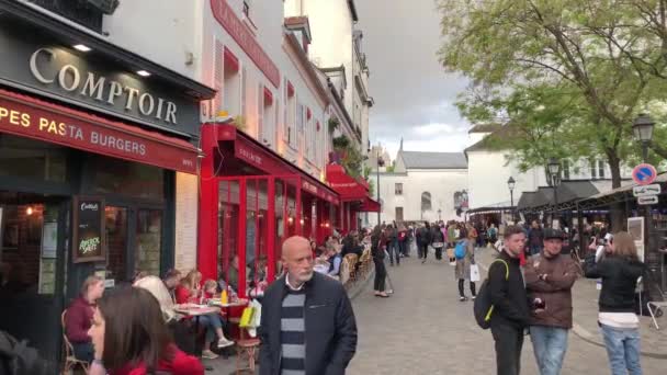 Parijs Frankrijk April 2019 Toeristen Wandelen Rond Beroemde Heuvel Monmartre — Stockvideo