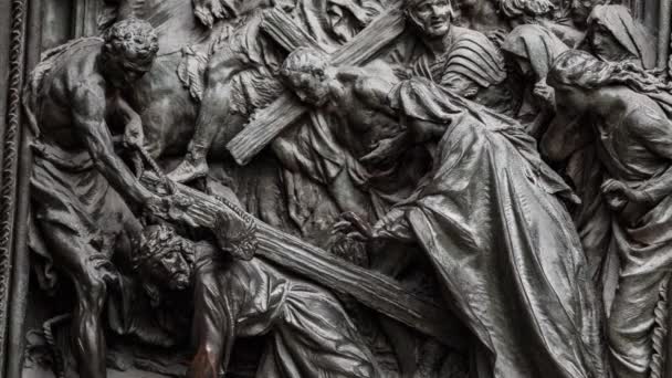 Schöne Duomo Milano Eiserne Tore Dekor Close Jesus Christ Andere — Stockvideo