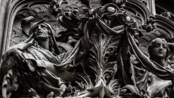 Bela Decoração Duomo Milano Portões Ferro Close Jesus Cristo Outras — Vídeo de Stock