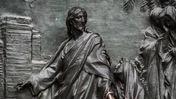 Красивый Дуомо Милано Железные Ворота Декор Непосредственной Близости Иисус Христос — стоковое видео