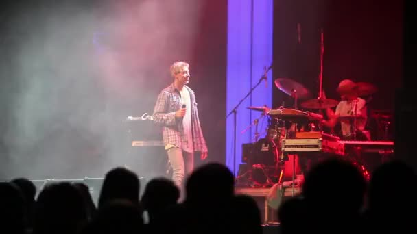 莫斯科 2014年12月7日 流行说唱雷鬼歌手马蒂斯亚胡在夜总会的音乐会 — 图库视频影像