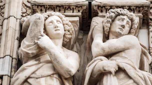 Mooie Duomo Milano Close Witte Marmeren Stenen Sculpturen Beelden Exterieur — Stockvideo