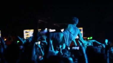 Moskova-7 Aralık 2014: gece kulübünde popüler rap reggae şarkıcı Matisyahu konseri.