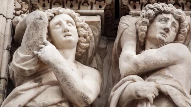 Mooie Duomo Milano Close Witte Marmeren Stenen Sculpturen Beelden Exterieur — Stockvideo